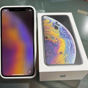 APPLE iPHONE XS- 64 GB MEMORY- + APPLE SMART BATTERY CASE,=  PROTECTION + POWER